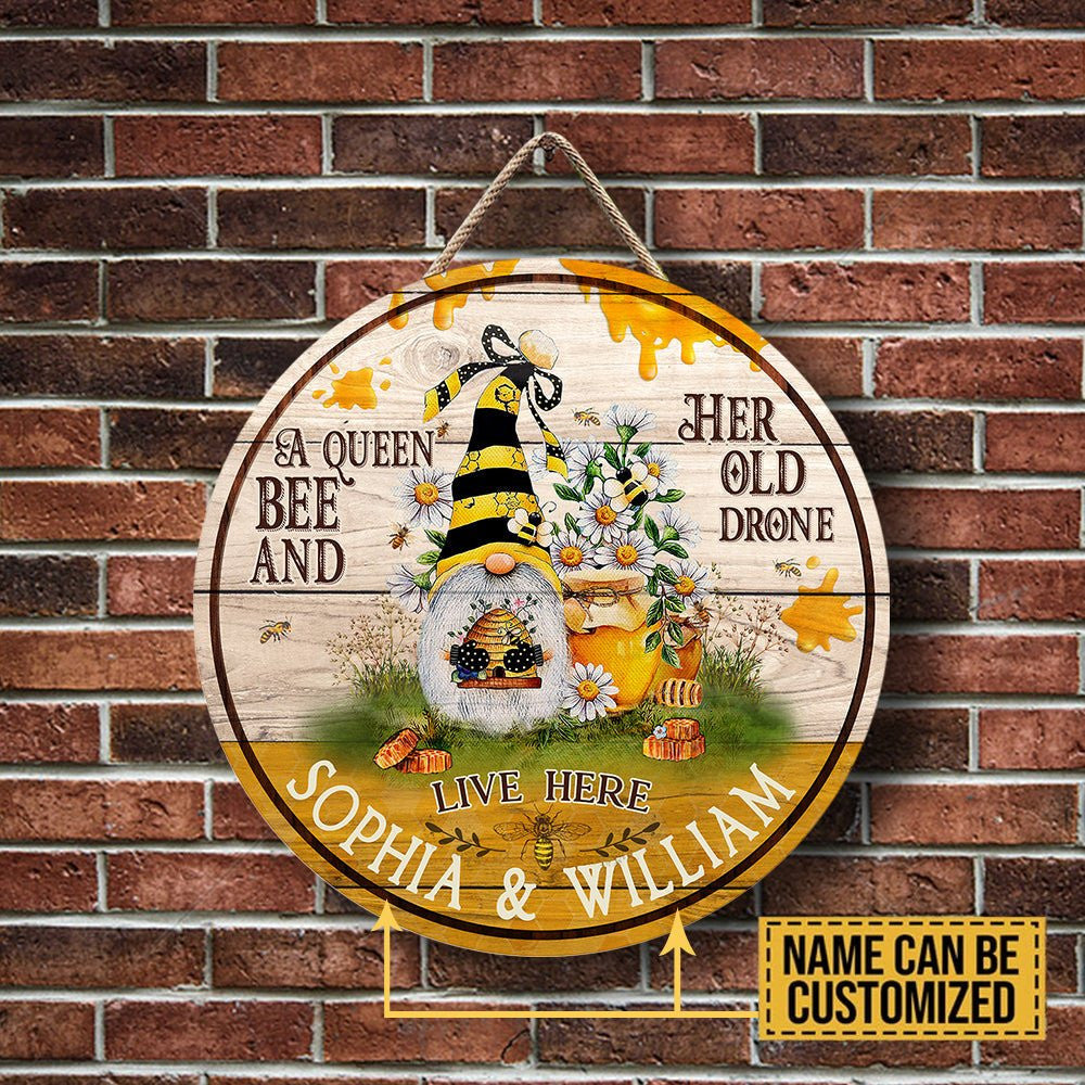 Personalized A Queen Bee And Her Old Drone Live Here Wood Round Sign.