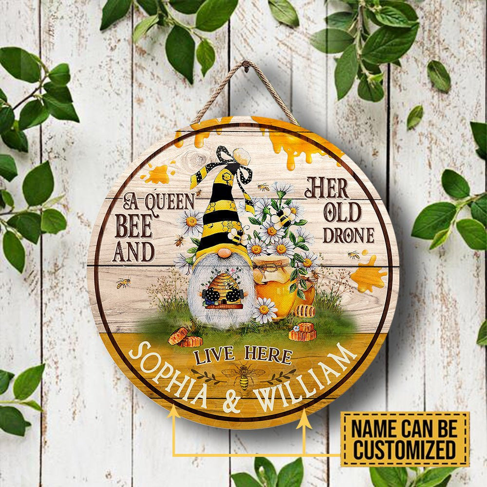 Personalized A Queen Bee And Her Old Drone Live Here Wood Round Sign.